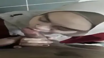 Isapan Lidah Maut Bikin Pacar Muncrat Bebas