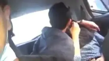 Momen Kasmaran Di Dalam Mobil Grab