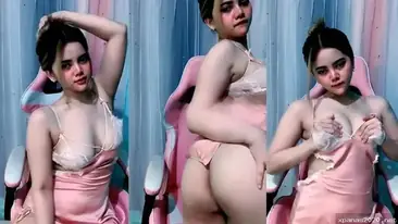 Vanya Remas Toket Gede Pantat Bulat Becek